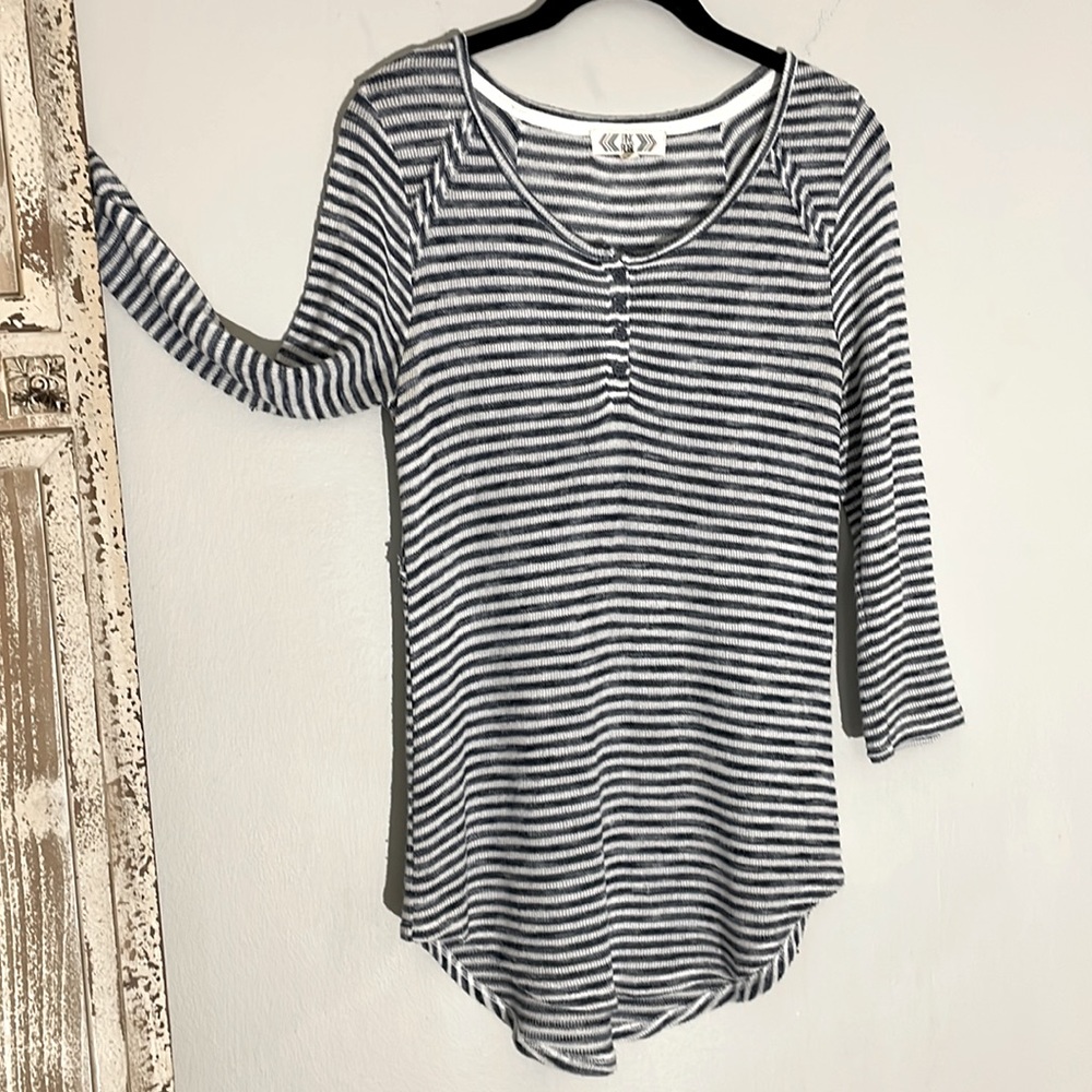 “PINK ROSE” BLUE & WHITE STRIPE LONG SLEEVE TOP